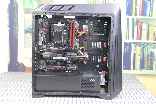 整理机箱走线！用心成艺术！