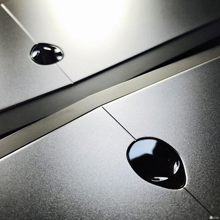 入世出格化险为迷，顶配 New Alienware 17 与 15 R2 对比