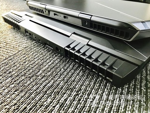 入世出格化险为迷，顶配 New Alienware 17 与 15 R2 对比