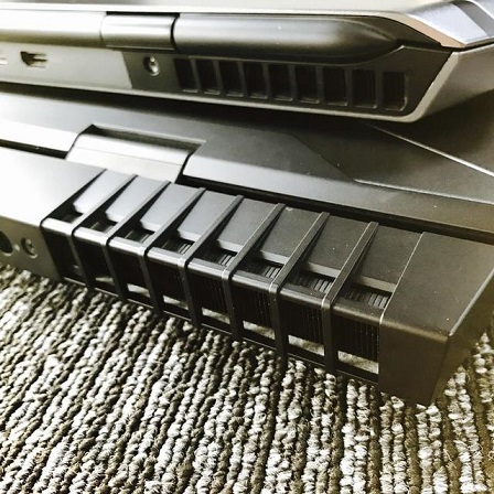 入世出格化险为迷，顶配 New Alienware 17 与 15 R2 对比