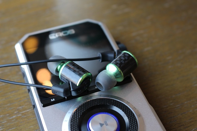 # 戴上它 尽享整个世界 #URBANFUN Carbon one碳纤维圈铁耳机音质试听