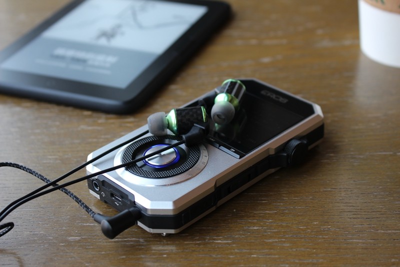 # 戴上它 尽享整个世界 #URBANFUN Carbon one碳纤维圈铁耳机音质试听