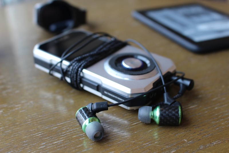 # 戴上它 尽享整个世界 #URBANFUN Carbon one碳纤维圈铁耳机音质试听