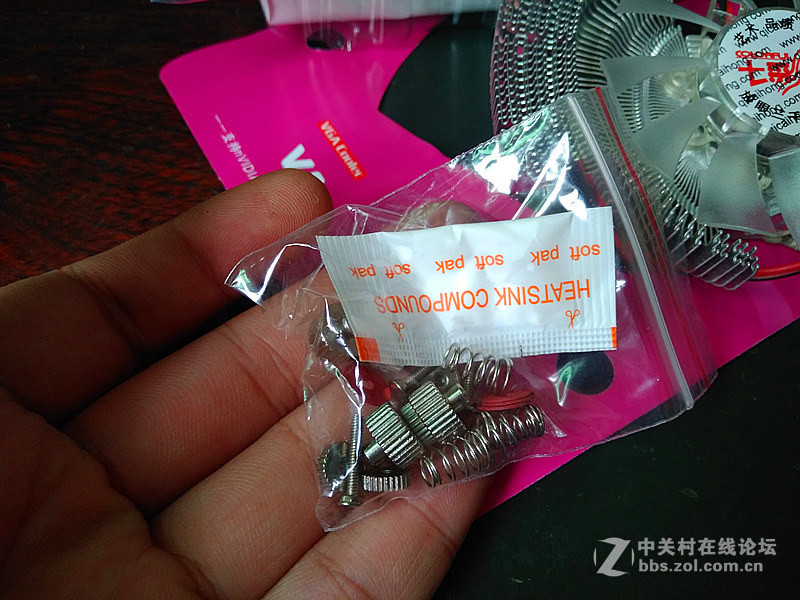 出：七彩虹V8 显卡散热器，5元一个！