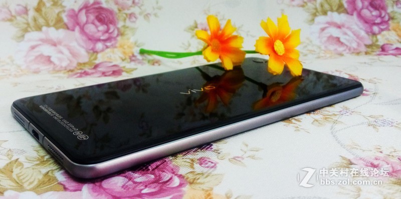 #最美双城记，X5Pro极夜黑试用#薇妹纸亲测附视频【顺滑之感，让眼睛和指尖一起体验】