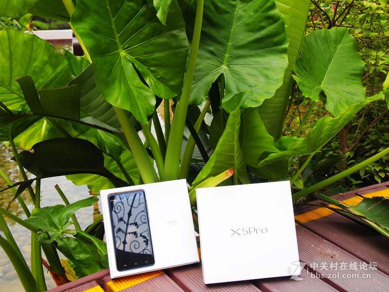 #最美双城记，X5Pro极夜黑试用#薇妹纸亲测附视频【顺滑之感，让眼睛和指尖一起体验】