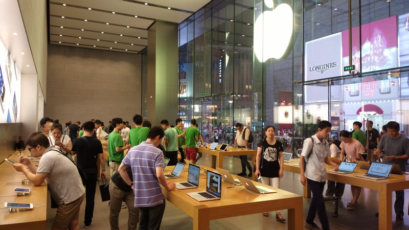 【诺基亚808】上海南京东路的苹果专卖店