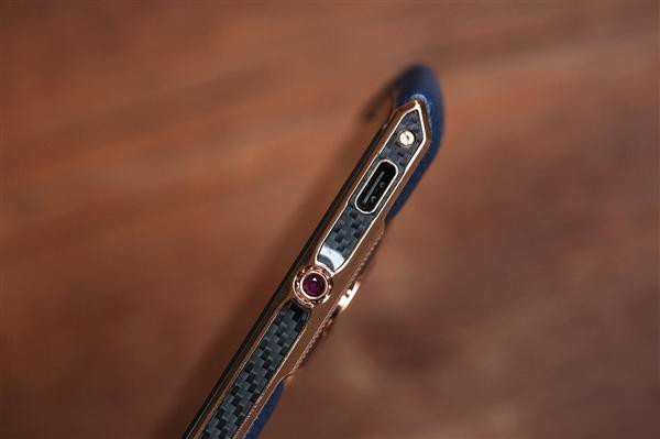 土豪机！价值25888元的8848钛金手机M4开箱图赏