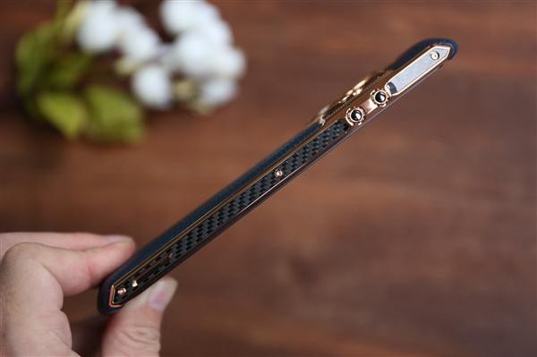 土豪机！价值25888元的8848钛金手机M4开箱图赏