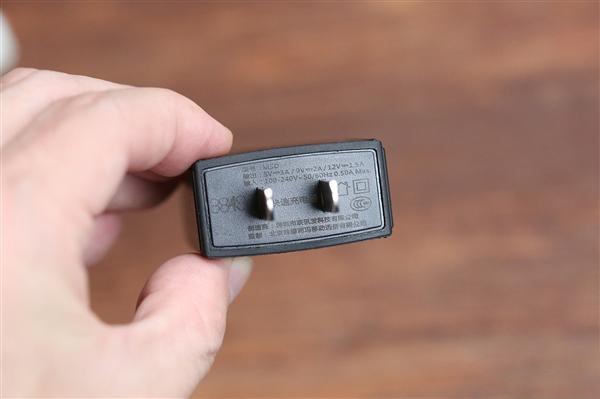 土豪机！价值25888元的8848钛金手机M4开箱图赏