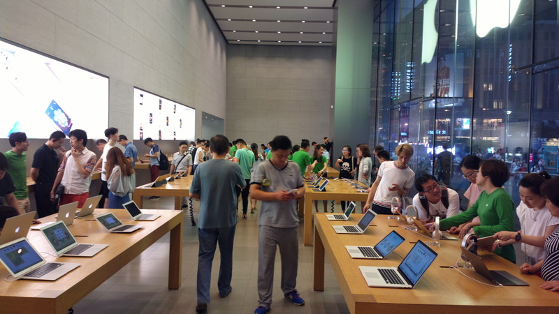 【诺基亚808】上海南京东路的苹果专卖店