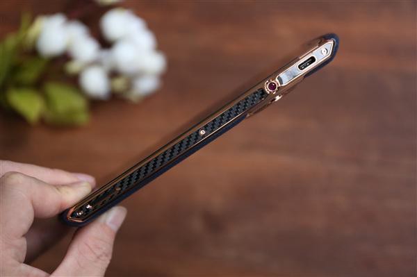 土豪机！价值25888元的8848钛金手机M4开箱图赏