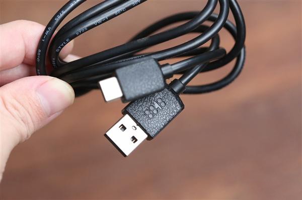 土豪机！价值25888元的8848钛金手机M4开箱图赏