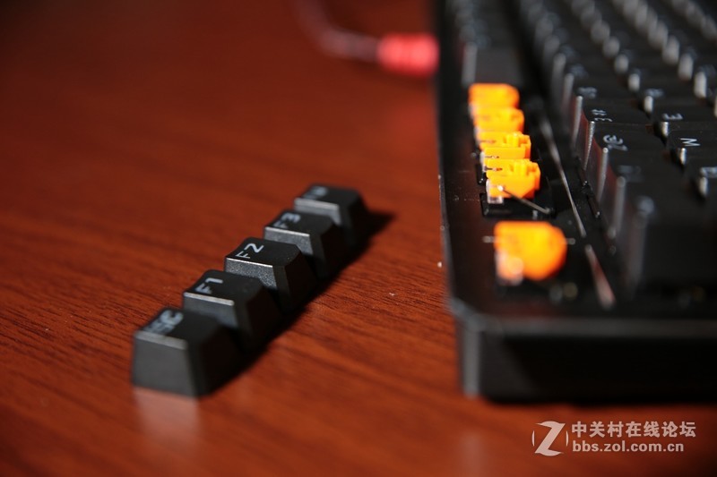 1亿次使用寿命！血手幽灵光轴三代复活者键盘 问世