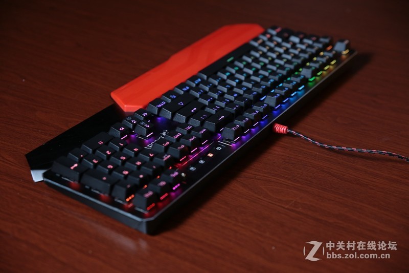 1亿次使用寿命！血手幽灵光轴三代复活者键盘 问世