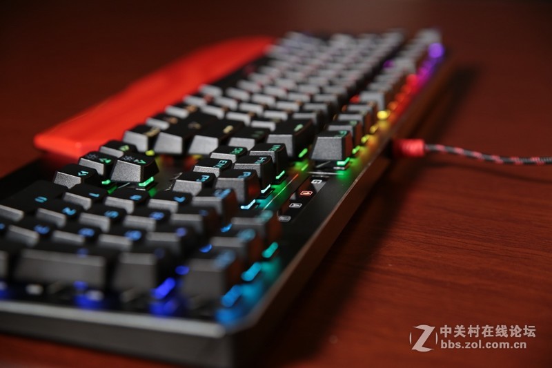 1亿次使用寿命！血手幽灵光轴三代复活者键盘 问世
