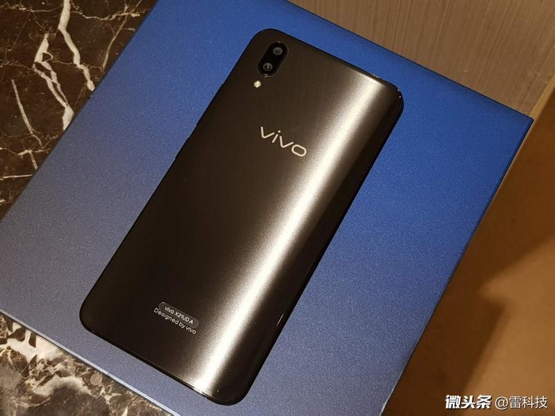 vivo X21开箱真机照，你们认为好看吗？ 