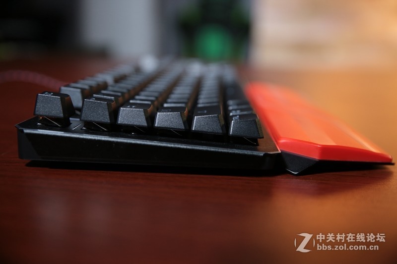 1亿次使用寿命！血手幽灵光轴三代复活者键盘 问世