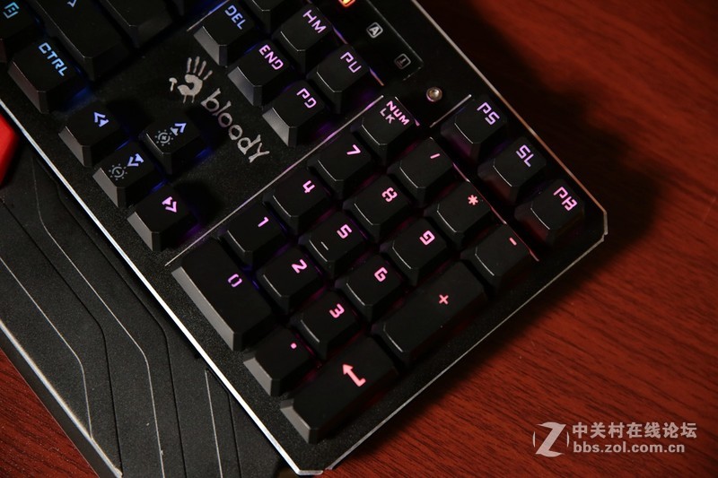 1亿次使用寿命！血手幽灵光轴三代复活者键盘 问世