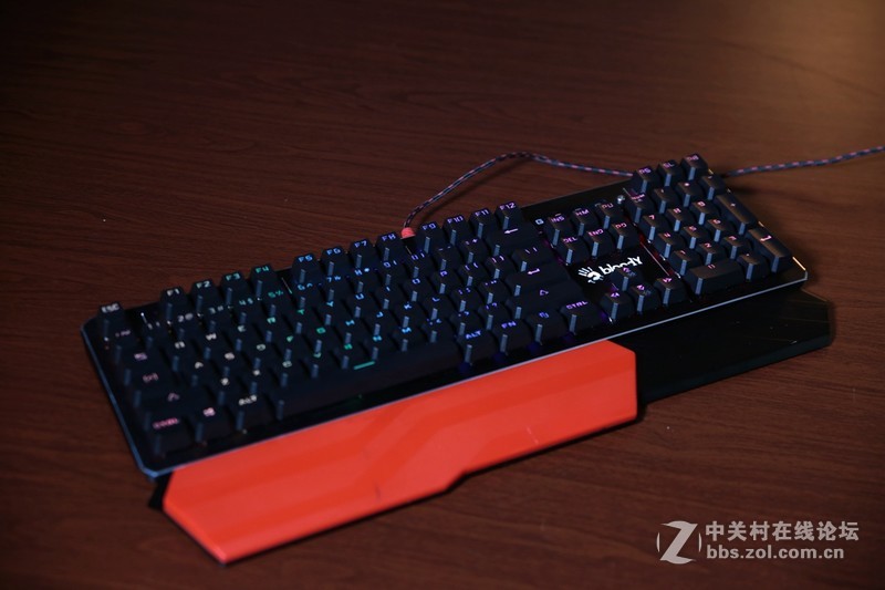 1亿次使用寿命！血手幽灵光轴三代复活者键盘 问世