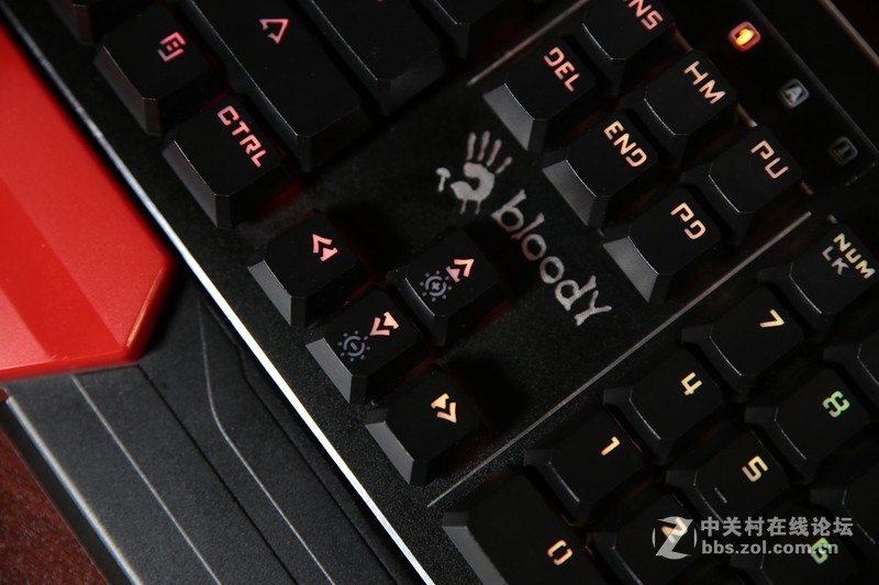 1亿次使用寿命！血手幽灵光轴三代复活者键盘 问世