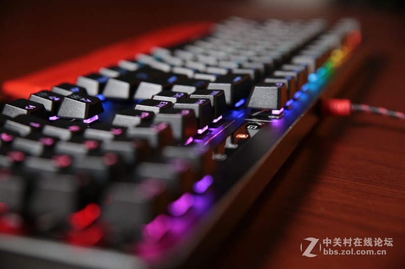 1亿次使用寿命！血手幽灵光轴三代复活者键盘 问世