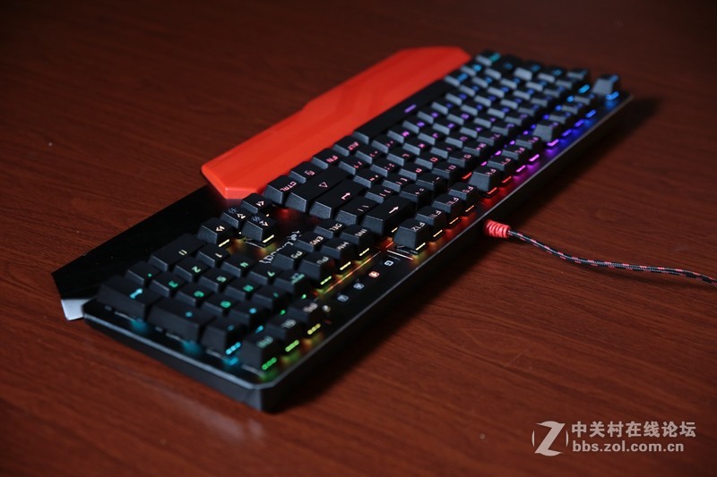 1亿次使用寿命！血手幽灵光轴三代复活者键盘 问世