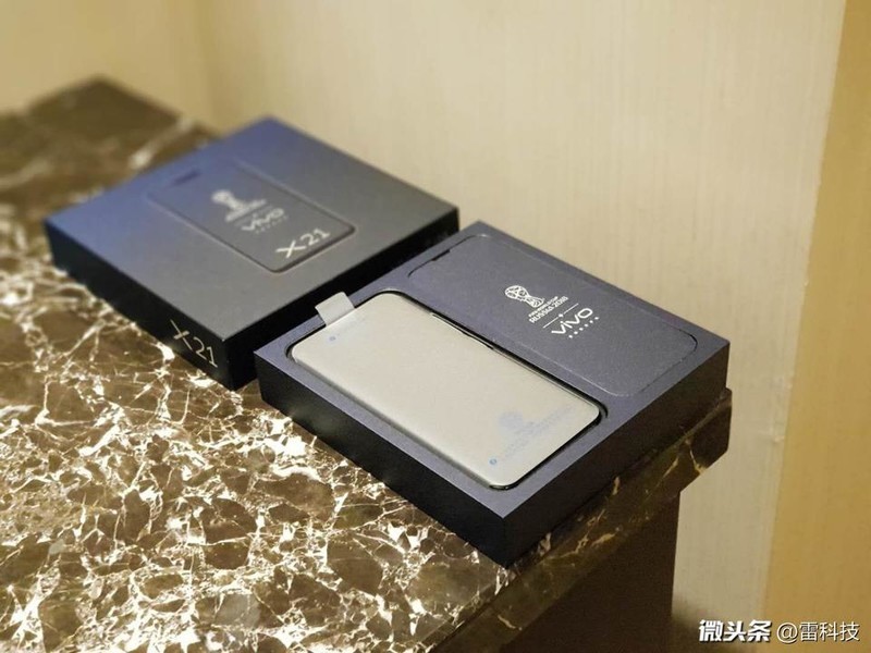 vivo X21开箱真机照，你们认为好看吗？ 