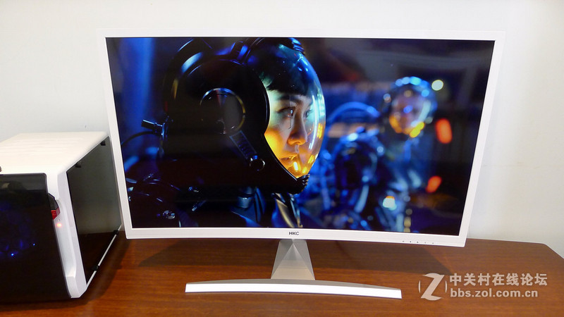 桌面大屏实力派，HKC C320曲面显示器！