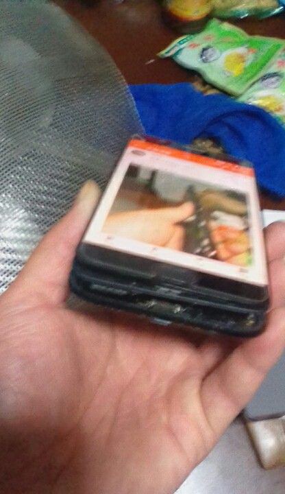 被门夹后还能正常，质量我给一百分， 这个该怎么修   后盖歪。