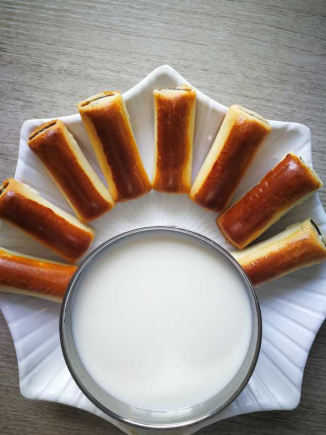 早餐，间点，午餐。幼儿园的伙食不错吧