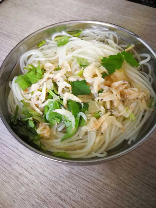 早餐，间点，午餐。幼儿园的伙食不错吧