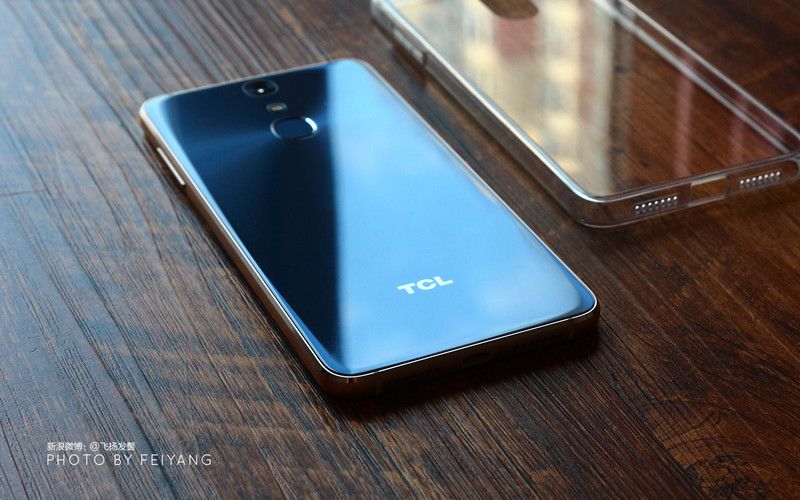 黛蓝如镜tcl750初现手机体验