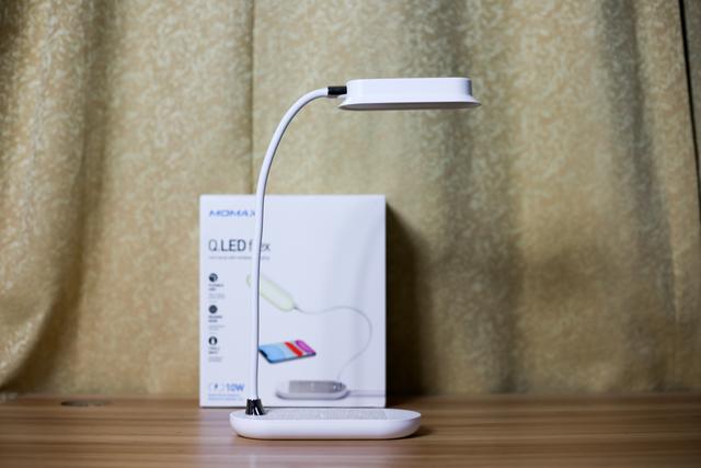无线充电器+台灯=Q.LED flex，MOMAX伴你学习工作每一天