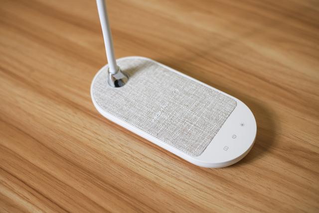 无线充电器+台灯=Q.LED flex，MOMAX伴你学习工作每一天