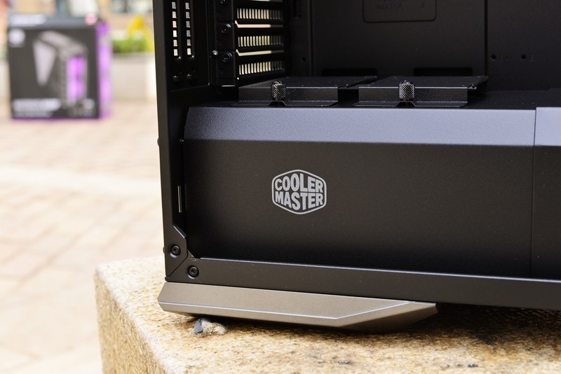 十核心i9+1070SLI+会发光的雕牌，不亮瞎死不休