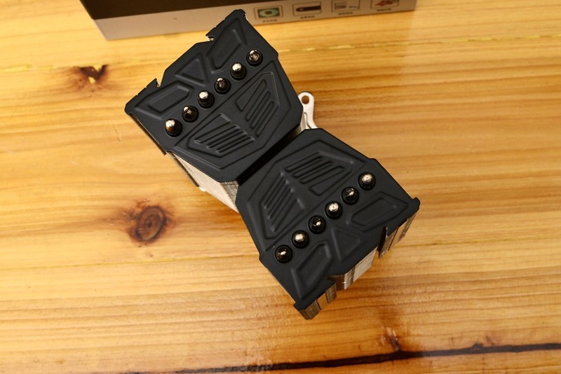 十核心i9+1070SLI+会发光的雕牌，不亮瞎死不休