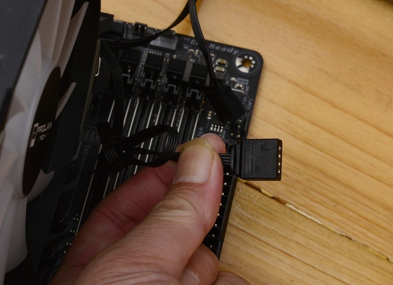 十核心i9+1070SLI+会发光的雕牌，不亮瞎死不休