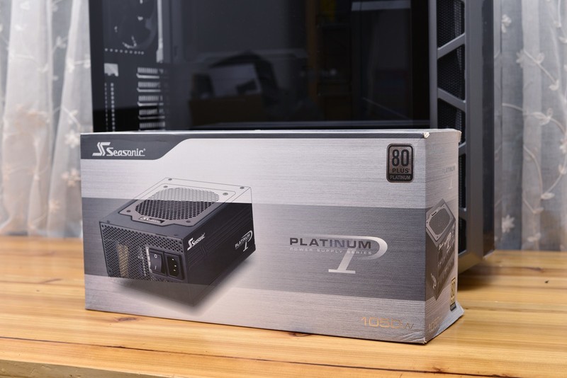 十核心i9+1070SLI+会发光的雕牌，不亮瞎死不休