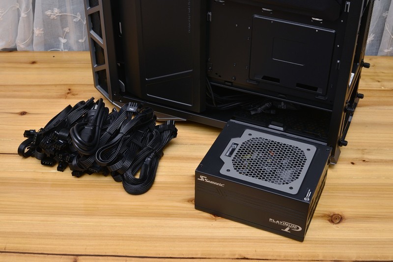 十核心i9+1070SLI+会发光的雕牌，不亮瞎死不休