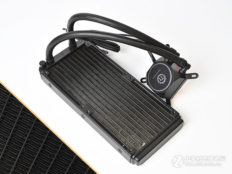 乞丐版X299平台也不错，+四通道内存、GTX1080显卡和半开放式机箱也能飞一会