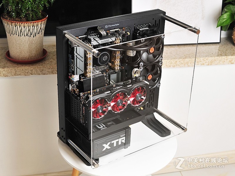 乞丐版X299平台也不错，+四通道内存、GTX1080显卡和半开放式机箱也能飞一会