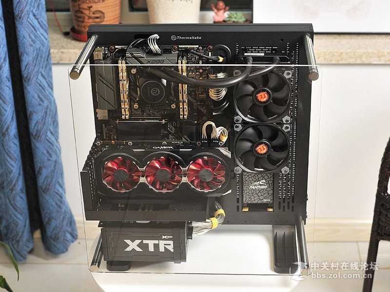 乞丐版X299平台也不错，+四通道内存、GTX1080显卡和半开放式机箱也能飞一会