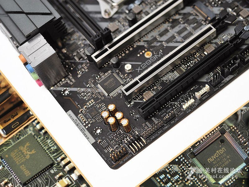 乞丐版X299平台也不错，+四通道内存、GTX1080显卡和半开放式机箱也能飞一会