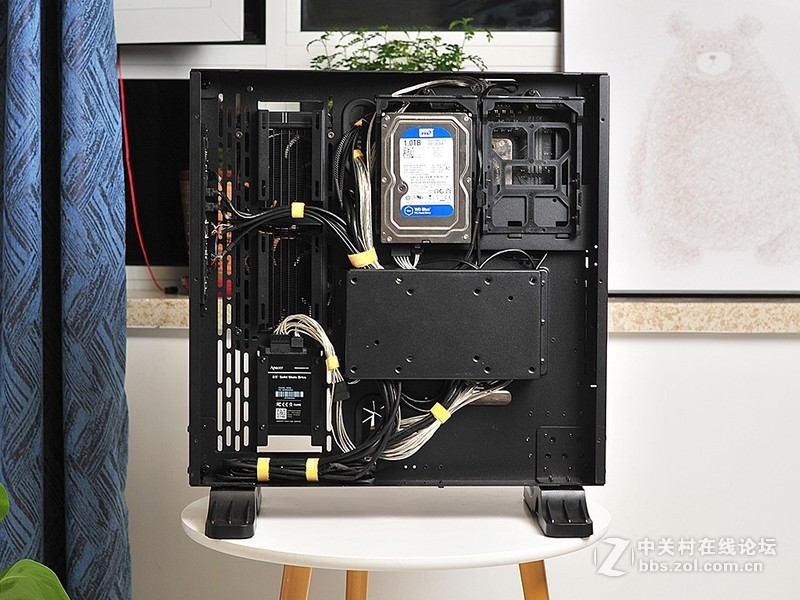 乞丐版X299平台也不错，+四通道内存、GTX1080显卡和半开放式机箱也能飞一会