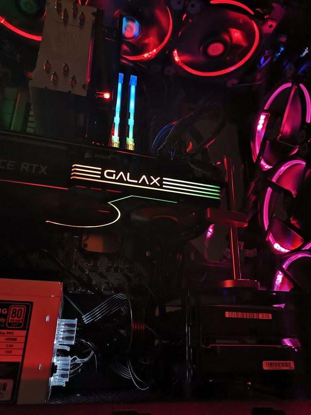 确定是玩电脑吗？不！我是玩灯，骨伽幻影者太酷啦