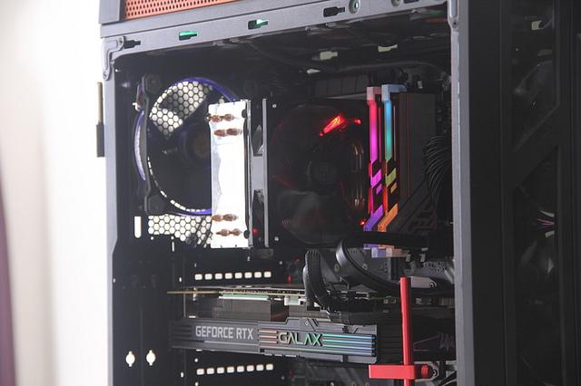 确定是玩电脑吗？不！我是玩灯，骨伽幻影者太酷啦