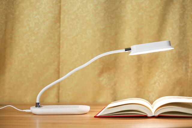 无线充电器+台灯=Q.LED flex，MOMAX伴你学习工作每一天
