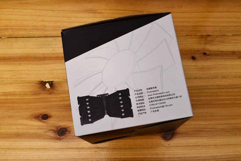 十核心i9+1070SLI+会发光的雕牌，不亮瞎死不休