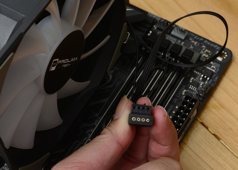 十核心i9+1070SLI+会发光的雕牌，不亮瞎死不休